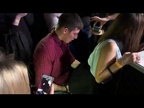 ❤️ Tinuod nga sekso sa usa ka nightclub sa Russia. Ang 18-anyos nga Ruso nga babaye sa anus ug puwerta nakighilawas sa usa ka nightclub ️ Just porn sa amon ☑